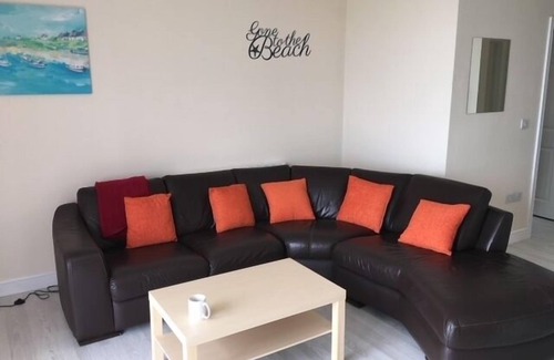 Pendine Apartment | Bluebird 2-Bed Apt, Sleeps 4 in Carmarthenshire