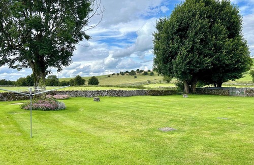 Newton Grange Cottage | BLUEBIRD COTTAGE, family friendly, with a garden in Parwich