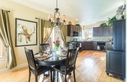 River West House | Bluebird Day - Harmon Park Bungalow