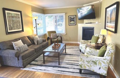 Old Bend House | Bluebird Day - Riverside Cottage