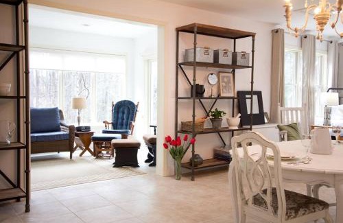 Asheville Apartment | Bluebirds Nest 10 Min to AVL Biltmore hot tub cont bkfst sparkling water