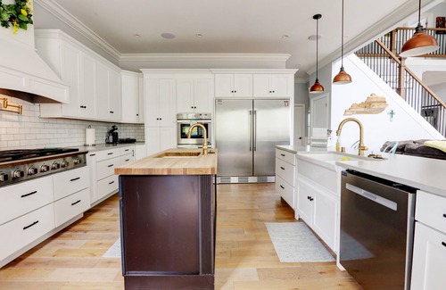 Lexington House | Bluegrass Boujee, Hot Tub, Bar, Game room, Chef kitchennn