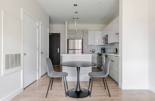 Assembly Square Apartment | Blueground | Assembly Square, pool, nr Mystic River