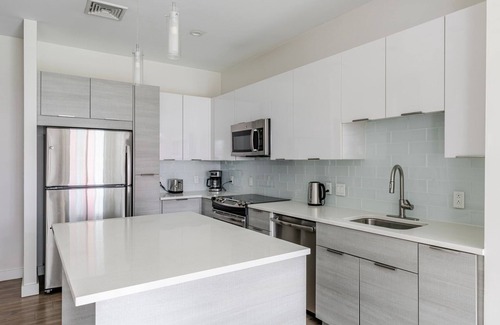 Assembly Square Apartment | Blueground | Assembly Square, pool, nr Mystic River