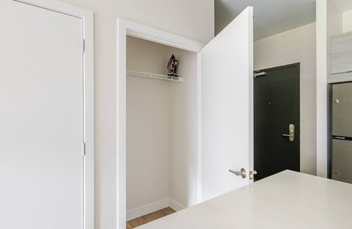 Assembly Square Apartment | Blueground | Assembly Square, pool, nr Mystic River