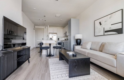 Del Valle Apartment | Blueground | Del Valle, pool, nr McKinney Falls