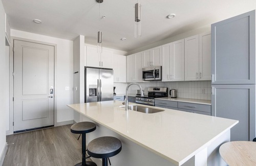 Del Valle Apartment | Blueground | Del Valle, pool, nr McKinney Falls