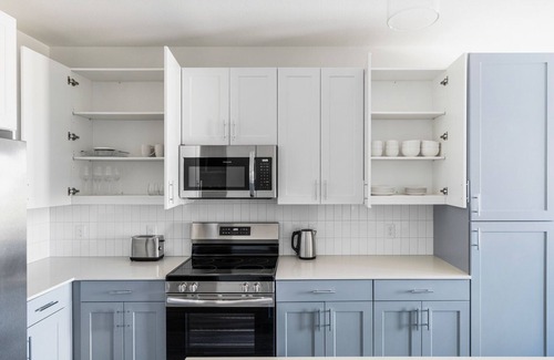 Del Valle Apartment | Blueground | Del Valle, pool, nr McKinney Falls