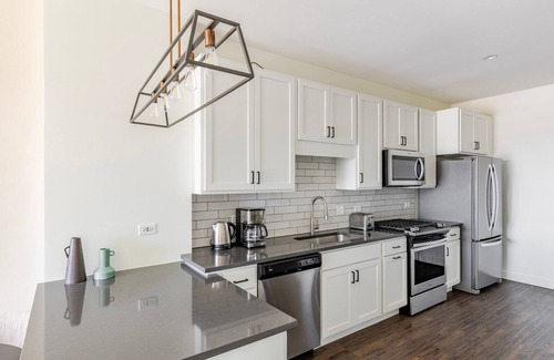 Elmhurst Apartment | Blueground | Elmhurst, pool, nr Elmhurst Art Museum