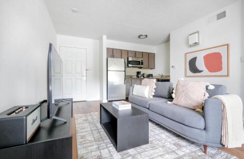 Gateway Apartment | Blueground Gateway pool gym near movies ATX-250