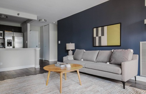 Near North Side Apartment | Blueground | Gold Coast, rooftop & gym, nr Hancock