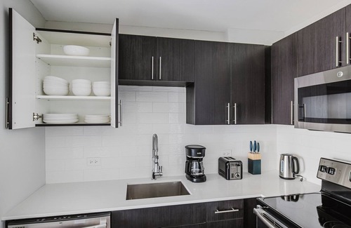 Near North Side Apartment | Blueground | Gold Coast, rooftop & gym, nr Hancock