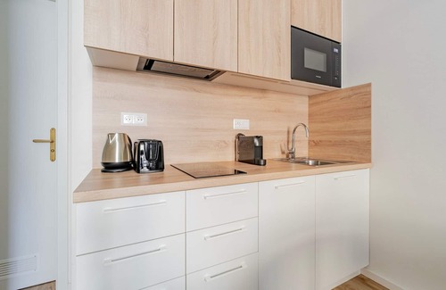 Prague 7 Apartment | Blueground | Holešovice, balcony, nr Vltava (PRG-61)
