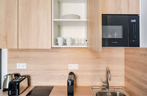 Prague 7 Apartment | Blueground | Holešovice, balcony, nr Vltava (PRG-61)