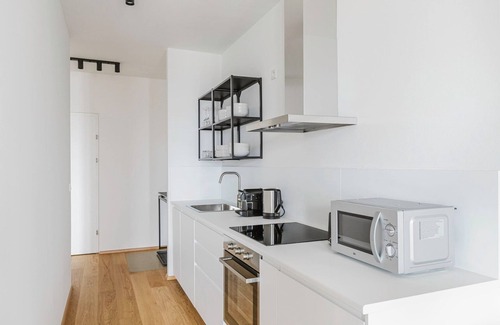 Erdberg Apartment | Blueground | Landstraße, pool, gym, sauna & a/c