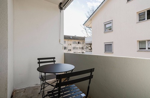Allschwil Apartment | Blueground | Matthäus, balcony & w/d, nr zoo