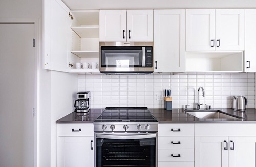 Yesler Terrace Apartment | Blueground | Northlake, gym & rooftop, nr zoo