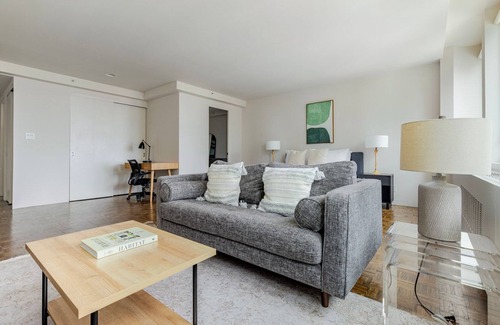 Prudential - St. Botolph Apartment | Blueground | Prudential, gym & AC, nr library