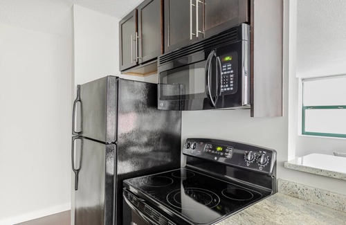 Near North Side Apartment | Blueground | River North, pool & gym, nr Mart