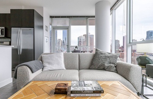 The Loop Apartment | Blueground | S Loop, pool & w/d, nr Willis Tower