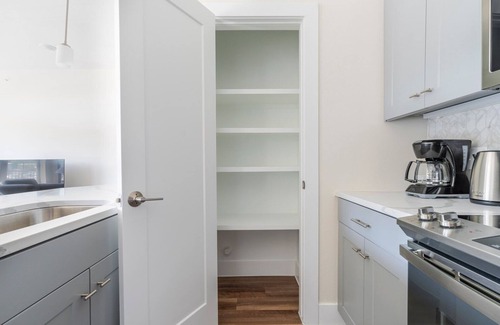 Scofield Farms Apartment | Blueground | Scofield Farms, pool, nr Walnut Creek