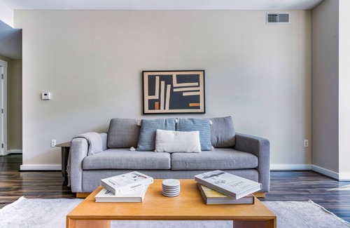 Shaw Apartment | Blueground | Shaw, balcony, nr Howard Theatre