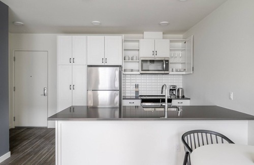 Yesler Terrace Apartment | Blueground | Yesler Terrace & elevator, nr park