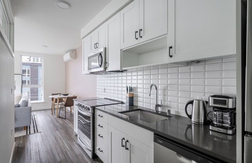 Yesler Terrace Apartment | Blueground | Yesler Terrace & elevator, nr park