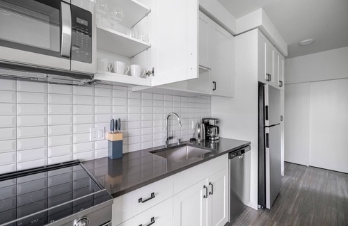 Yesler Terrace Apartment | Blueground | Yesler Terrace & elevator, nr park