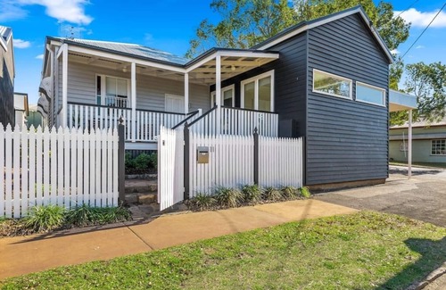 Toowoomba House | Bluestone Cottages "The Shop"