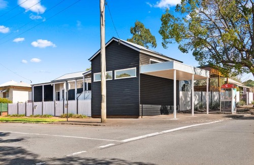 Toowoomba House | Bluestone Cottages - The Shop