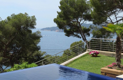 Llafranc Villa | Blueview's in summer: pool, beach (200m) and big terrace with seaview.