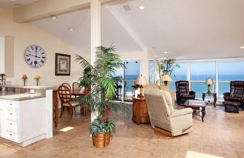 Solana Beach Condo | Bluff Top Breezes - Oceanfront Top Floor Condo, Nightly Sunsets, Pool