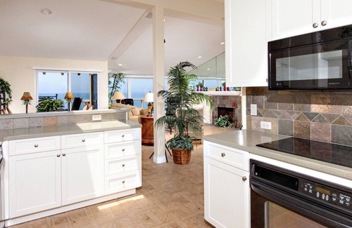 Solana Beach Condo | Bluff Top Breezes - Oceanfront Top Floor Condo, Nightly Sunsets, Pool