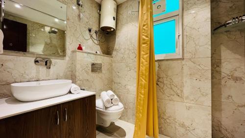 Sector 14 Hotel | BluO 1BHK Suite - Balcony, Gym, Lift, Parking