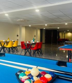 Sector 14 Hotel | BluO 1BHK Suite - Balcony, Gym, Lift, Parking
