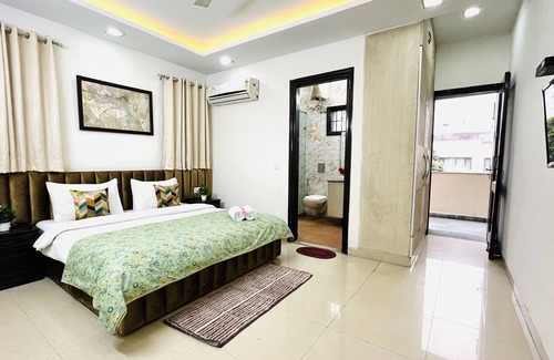 New Delhi Apartment | BluO 2BHK @ Greater Kailash Lift, Balcony, Parking