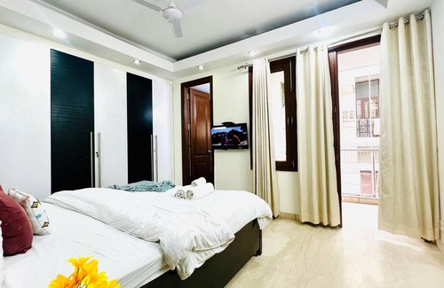 New Delhi Apartment | BluO 3BHK Safdarjung Enclave - Lift,Terrace Garden