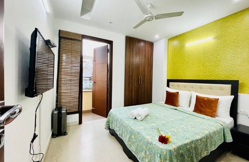 Sainik Farm House | BluO Classic 1BHK - MAX Hospital Saket