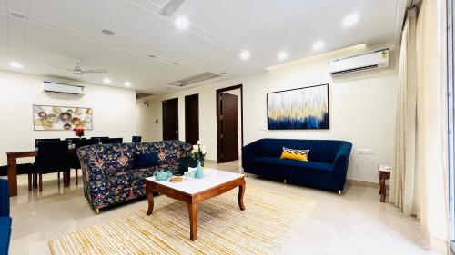 Saket Apartment | BluO Modern 3BHK Saket - Lift, Parking, Balcony