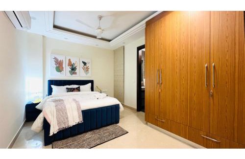Saket Apartment | BluO Modern 3BHK Saket - Lift, Parking, Balcony