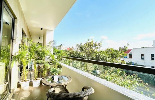 DLF Phase 3 Hotel | BluO Studio4 DLF CyberCity - Balcony, Gym TT, Lift