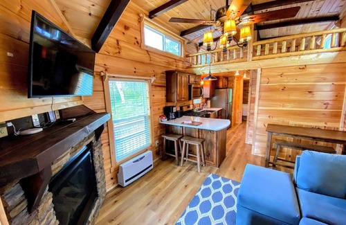 Twin Mountain Cabin | BMV2 Awesome "Tiny Home" A/C, Mountain Views, Minutes to Skiing, Hiking, Attractions, Dog Friendly!