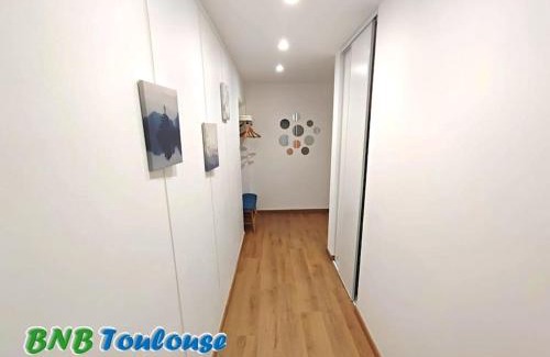 Saint - Michel Apartment | ► BNB TOULOUSE ► Le Patio Tolosan Clim Métro, bus, tram WiFi