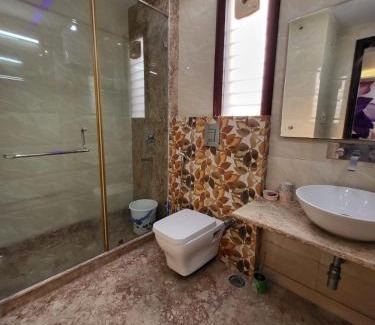 Shalimar Bagh Apartment | BnBBuddy Athulyam 3 BHK Homestay, Shalimar Bagh