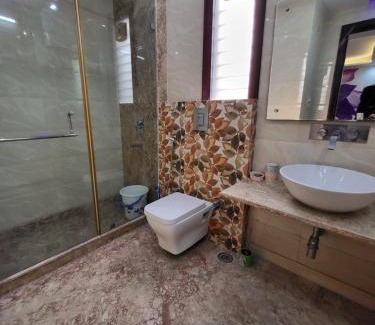 Shalimar Bagh Apartment | BnBBuddy Athulyam 3 BHK Homestay, Shalimar Bagh