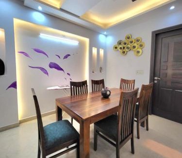 Shalimar Bagh Apartment | BnBBuddy Chirayu Home 5 BR Duplex@ Shalimar Bagh