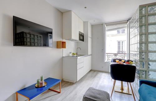 7th Arrondissement Apartment | BnBNook - Studio - Eiffel Tower & Les Invalides