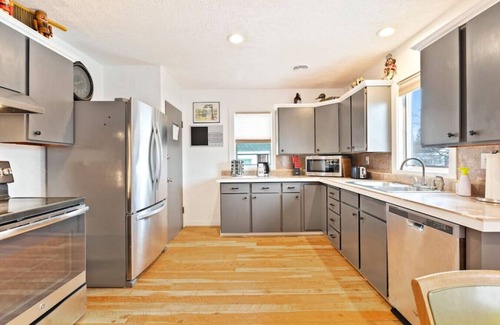 Central - Terry House | Bo's Multi-Family/Group Sanctuary with Hot tub