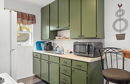Central - Terry Apartment | Bo's Rusty Relic Billings |Hot Tub | Rustic decor | Central Billings
